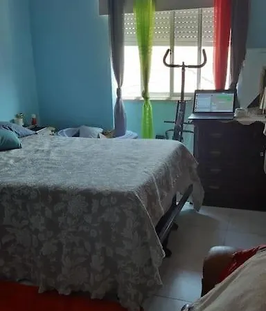 Apartment Quarto Na Pontinha Em Bom Estado *